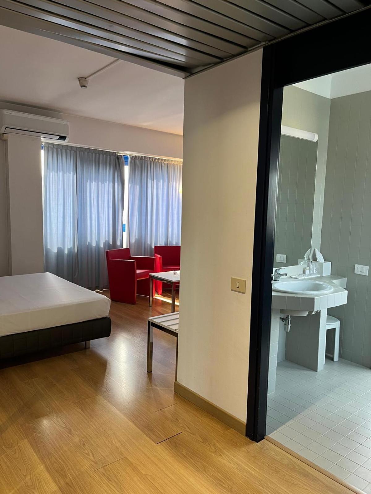 Park Hotel Residence Crema Bagian luar foto