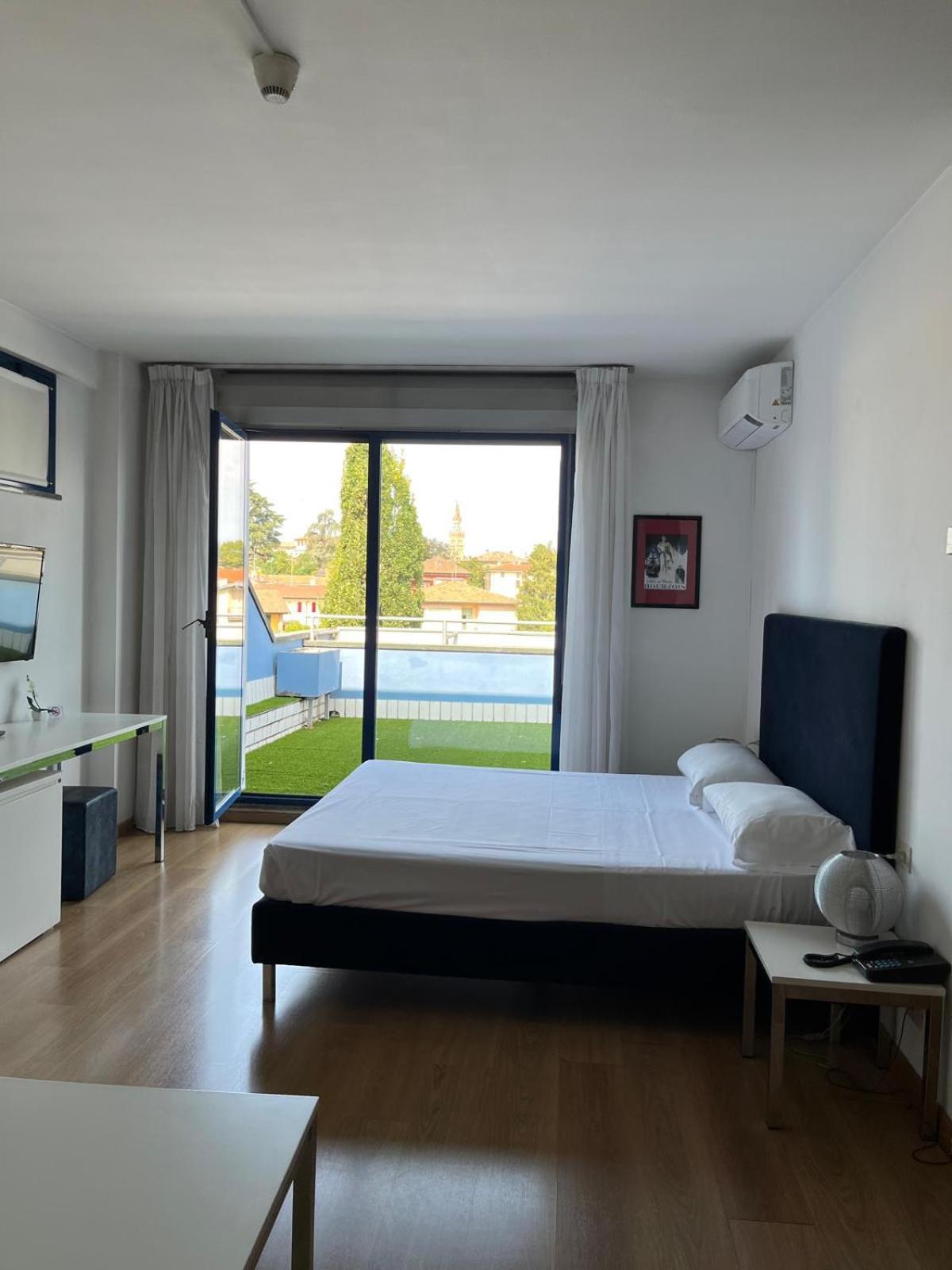 Park Hotel Residence Crema Bagian luar foto