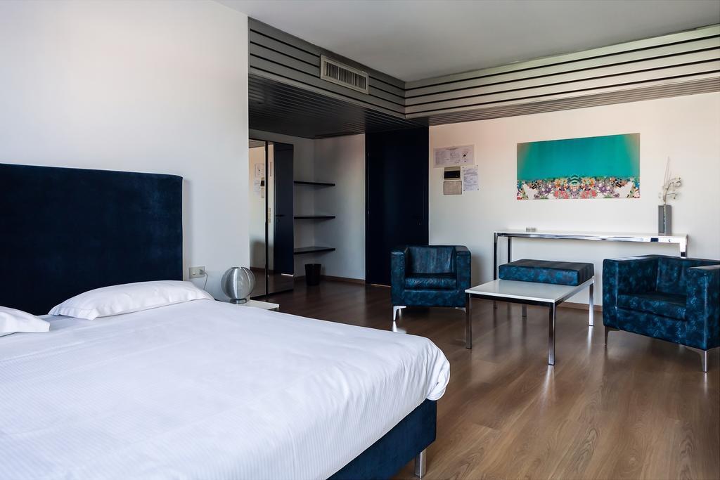 Park Hotel Residence Crema Bagian luar foto